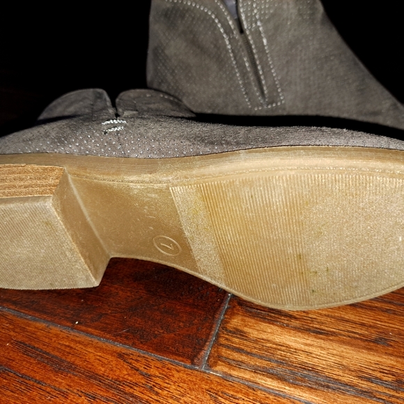 Universal Thread - Picture 3 of 4